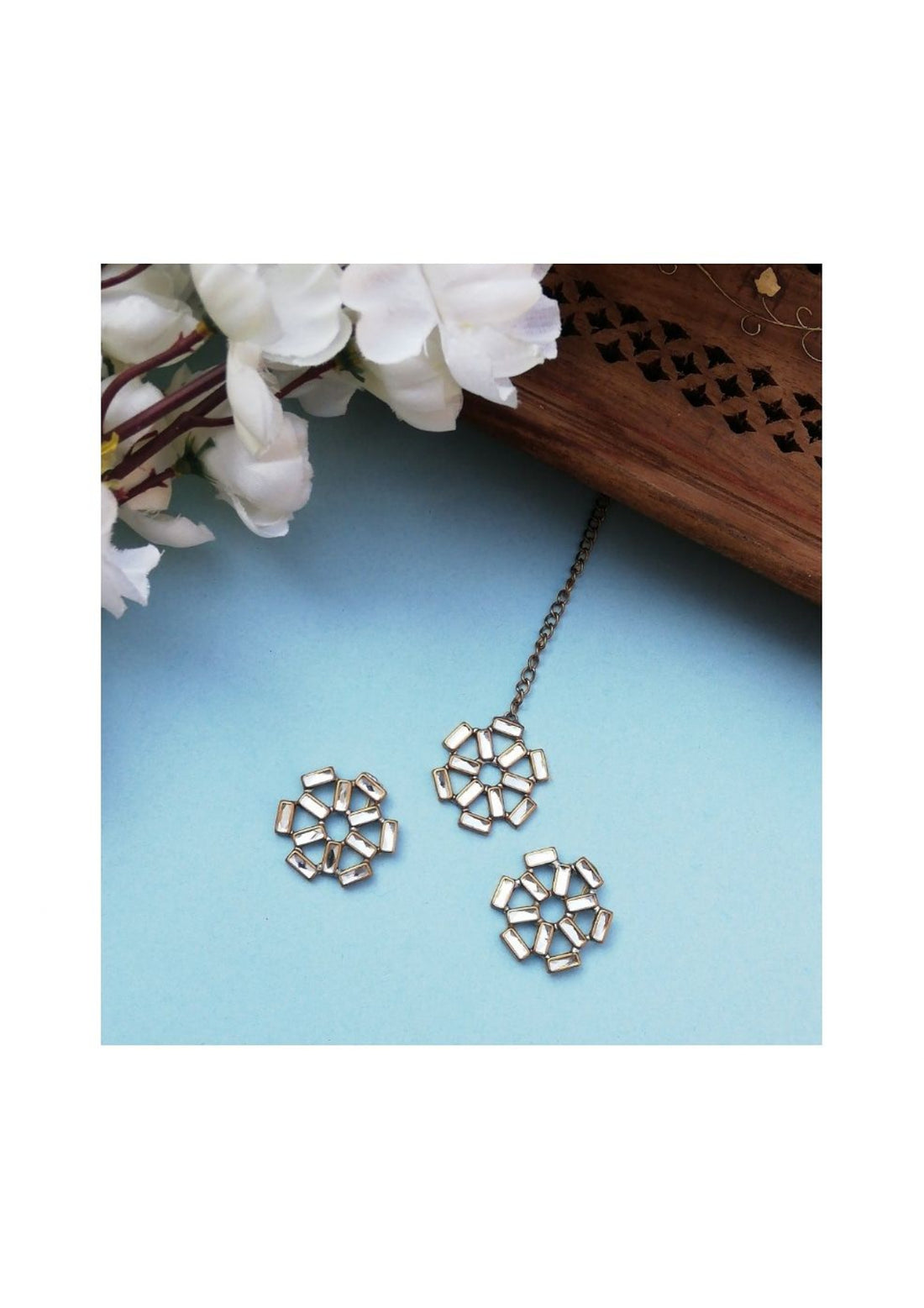 Glint Studs With Maangtika Set