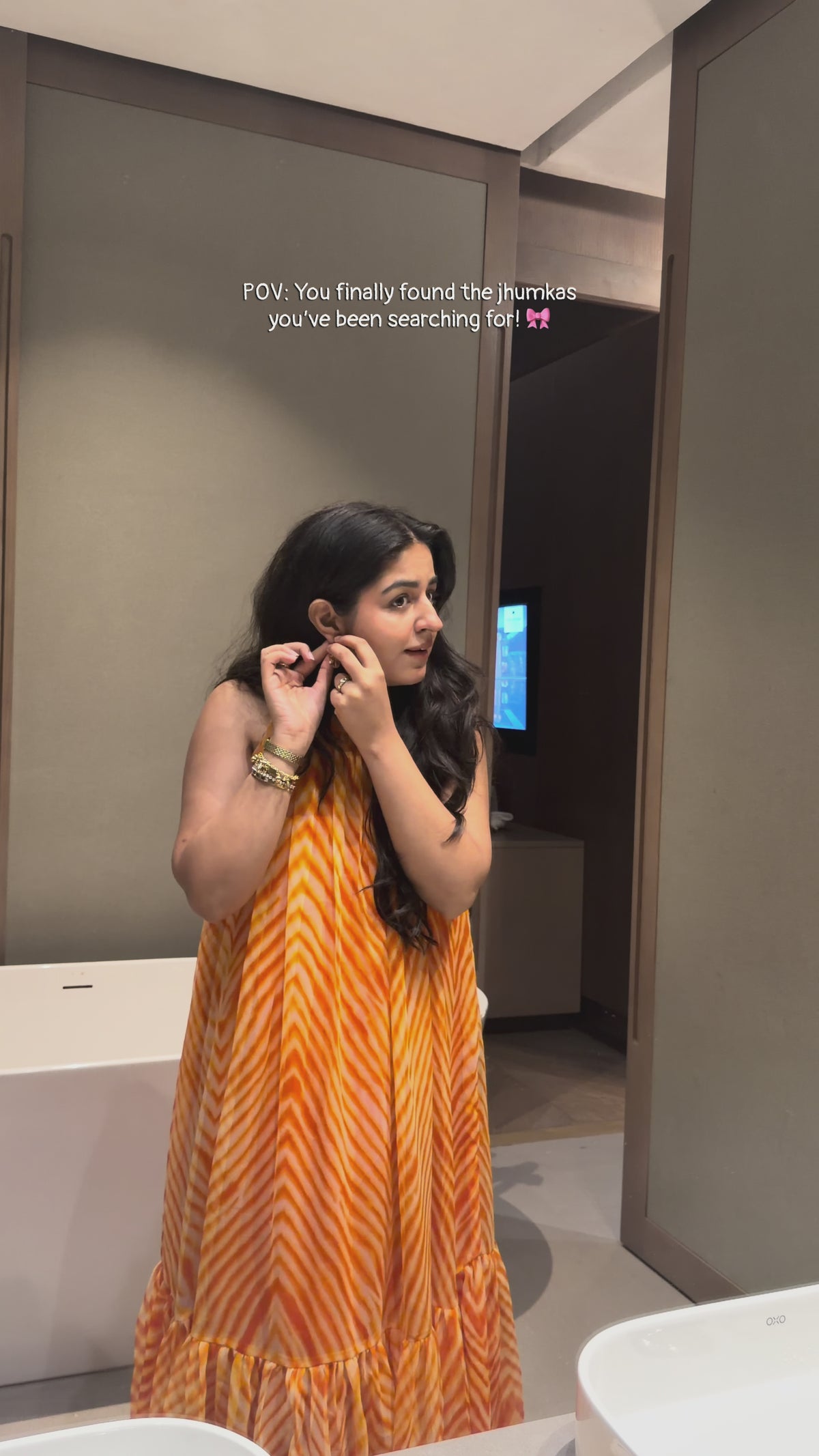 Gulabi jhumka